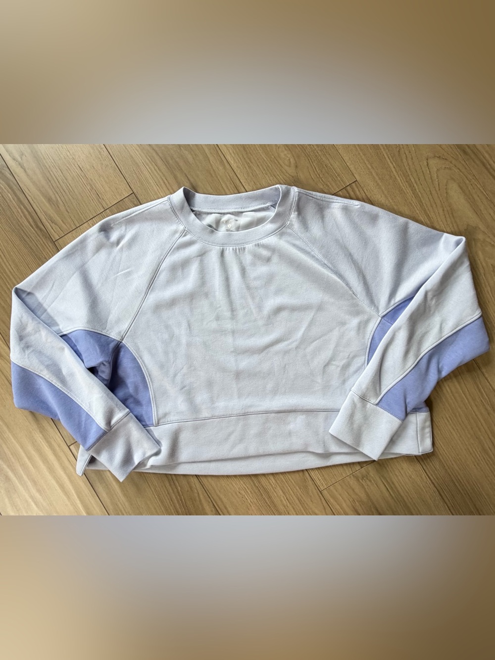 Layers 8 Colorblock Cropped Lavender-Accent Womens Sweatshirt. SOFTTT Sz Small